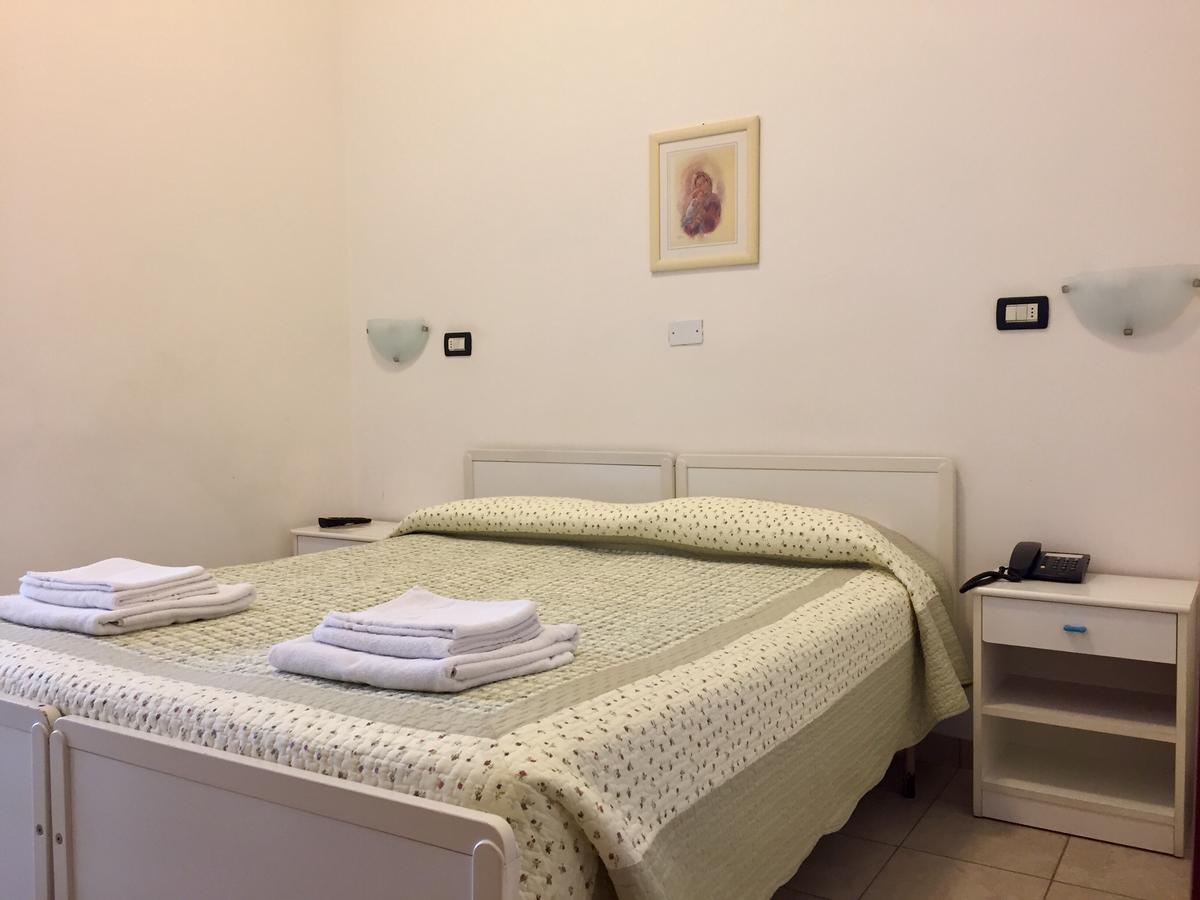 Hotel Aquila Azzurra Rimini Buitenkant foto