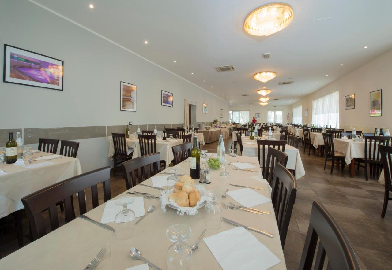 Hotel Aquila Azzurra Rimini Buitenkant foto