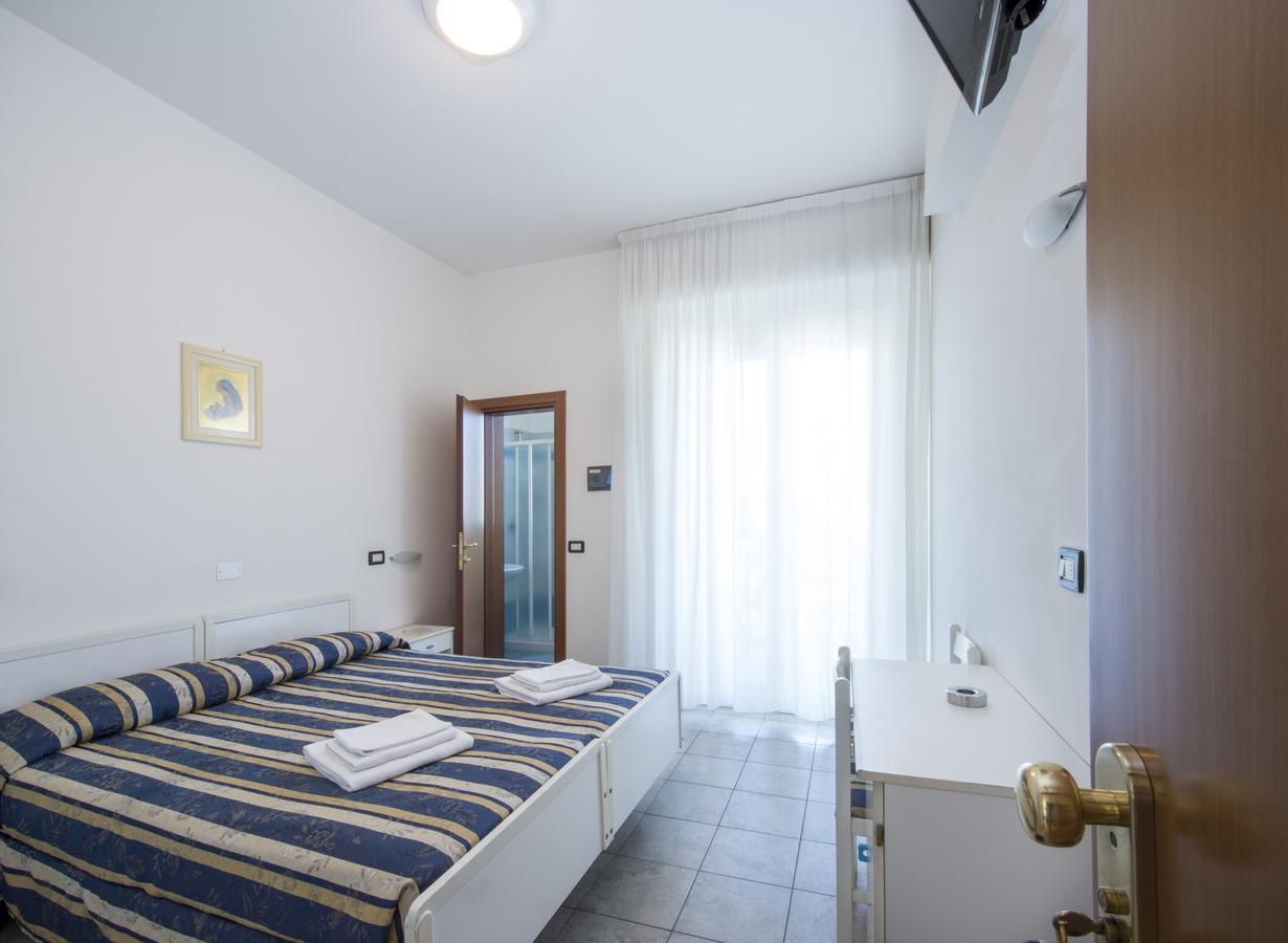 Hotel Aquila Azzurra Rimini Buitenkant foto