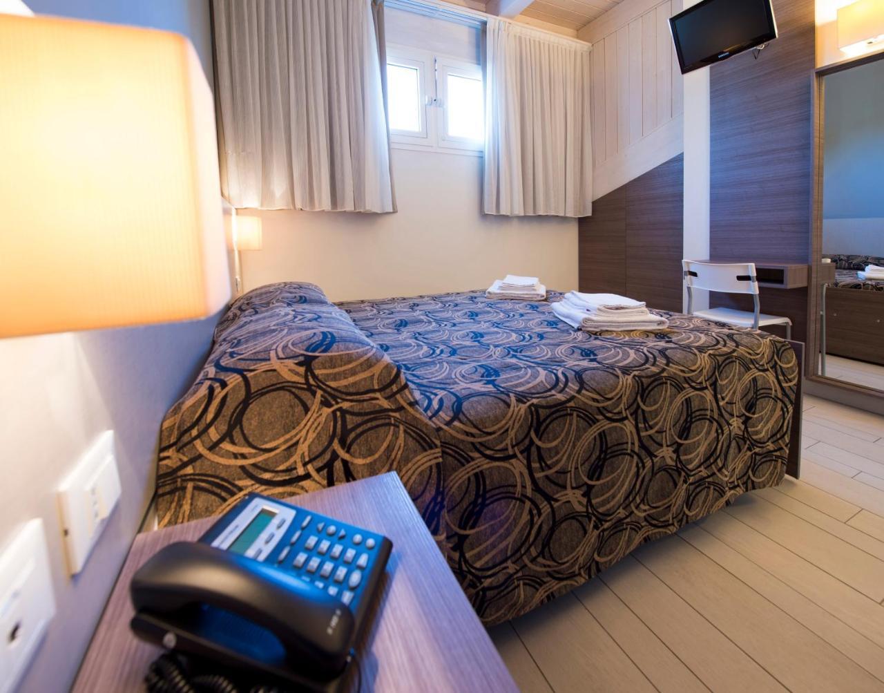 Hotel Aquila Azzurra Rimini Buitenkant foto